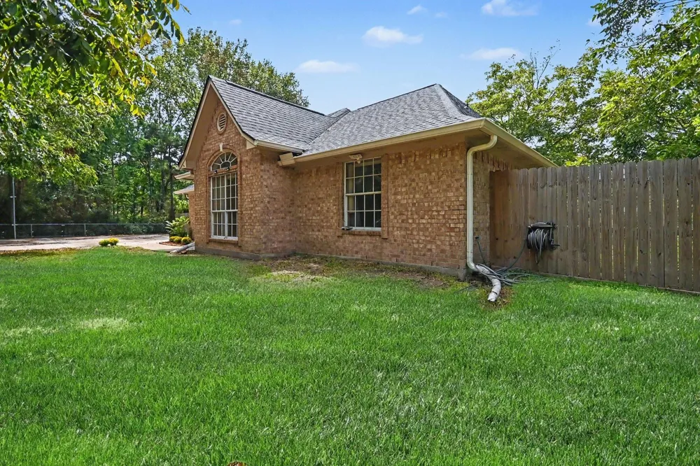 142 Happy Hollow Street Alvin, TX 77511