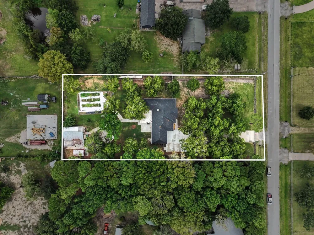 142 Happy Hollow Street Alvin, TX 77511