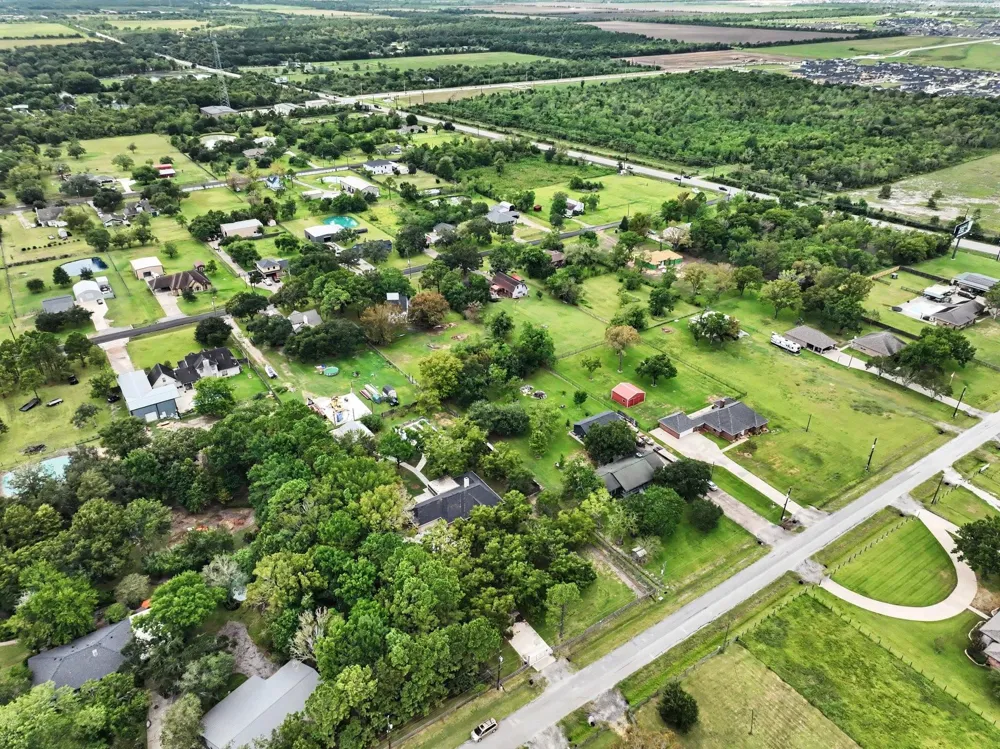 142 Happy Hollow Street Alvin, TX 77511
