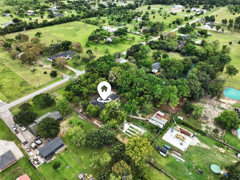 142 Happy Hollow Street Alvin, TX 77511