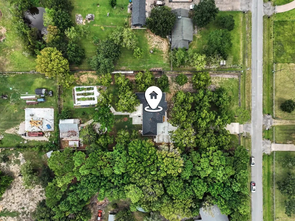 142 Happy Hollow Street Alvin, TX 77511