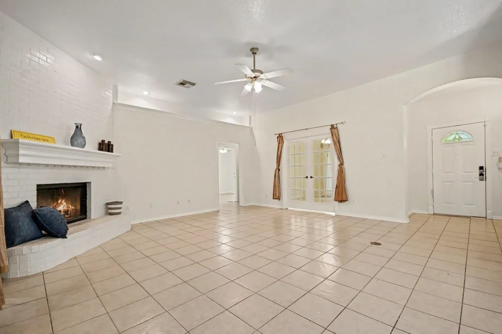 142 Happy Hollow Street Alvin, TX 77511