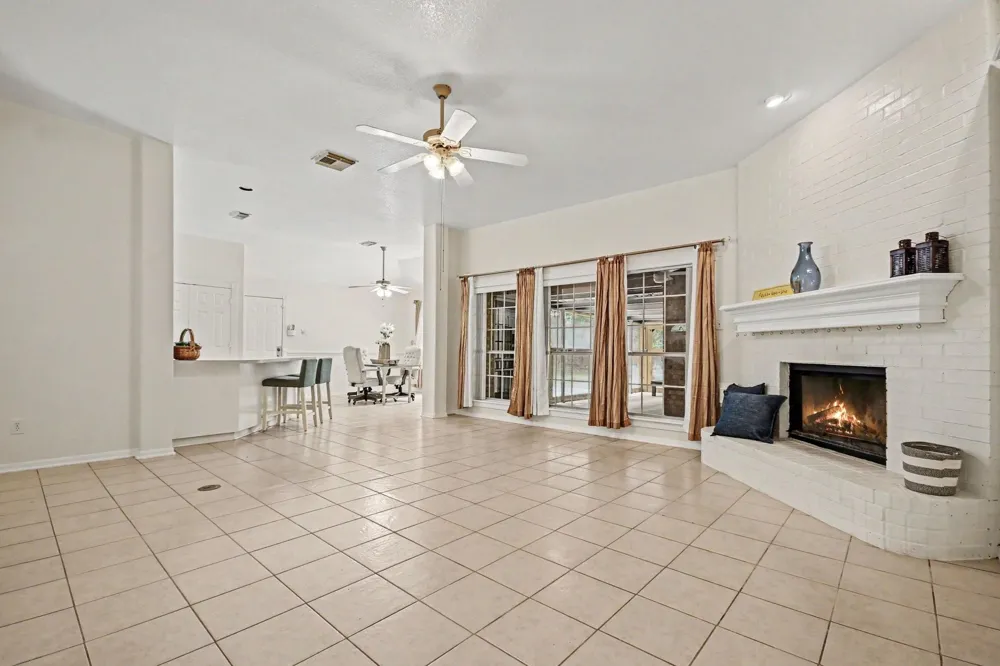 142 Happy Hollow Street Alvin, TX 77511