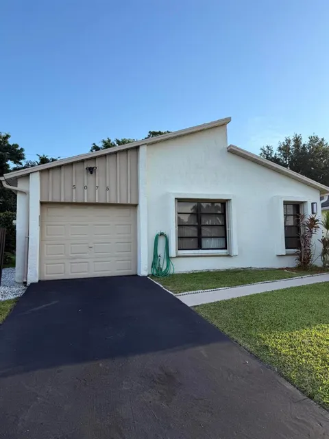 5075 Mirror Lakes Boulevard