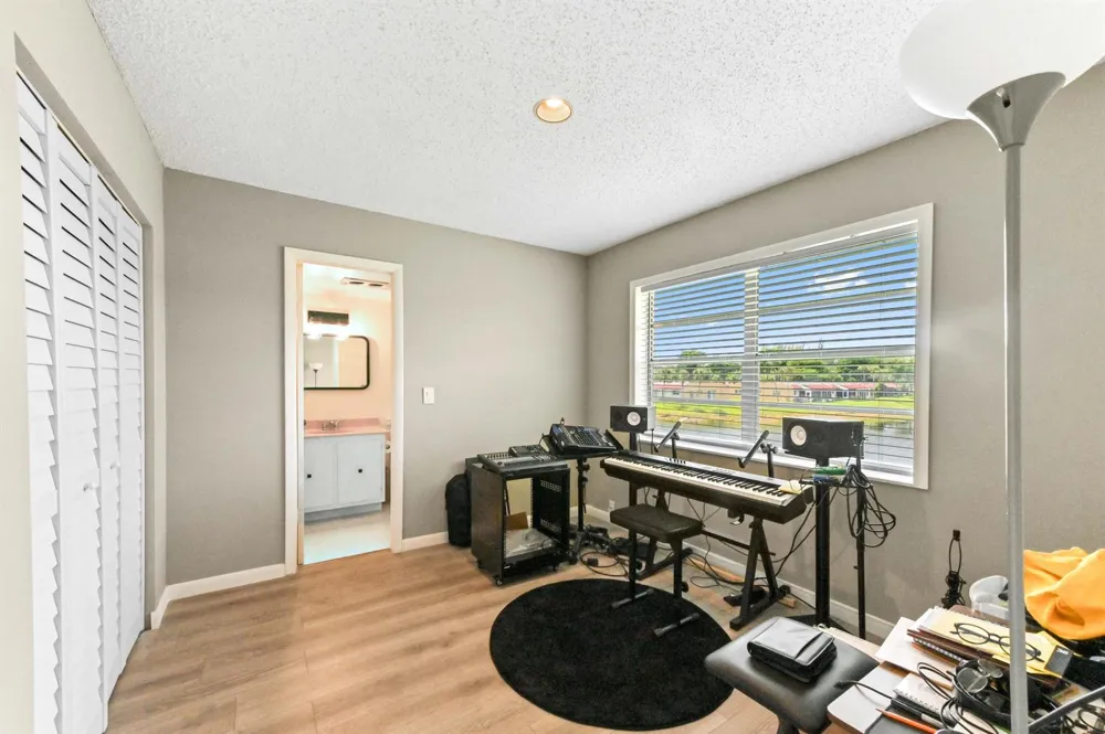198 Lake Frances Drive #198 West Palm Beach, FL 33411
