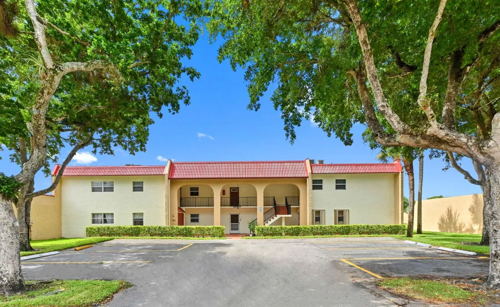 198 Lake Frances Drive #198 West Palm Beach, FL 33411