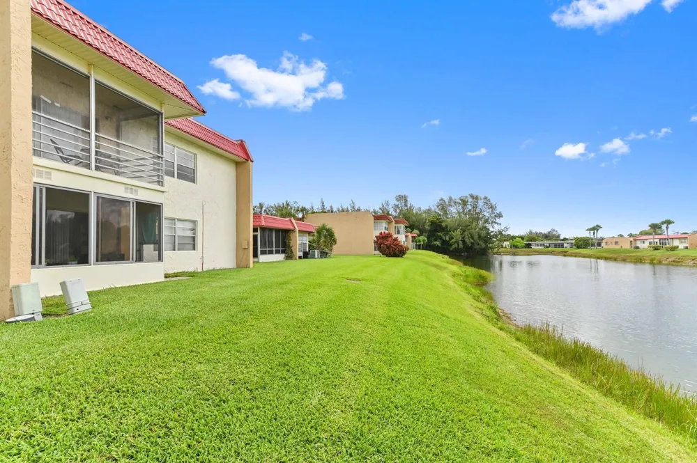 198 Lake Frances Drive #198 West Palm Beach, FL 33411