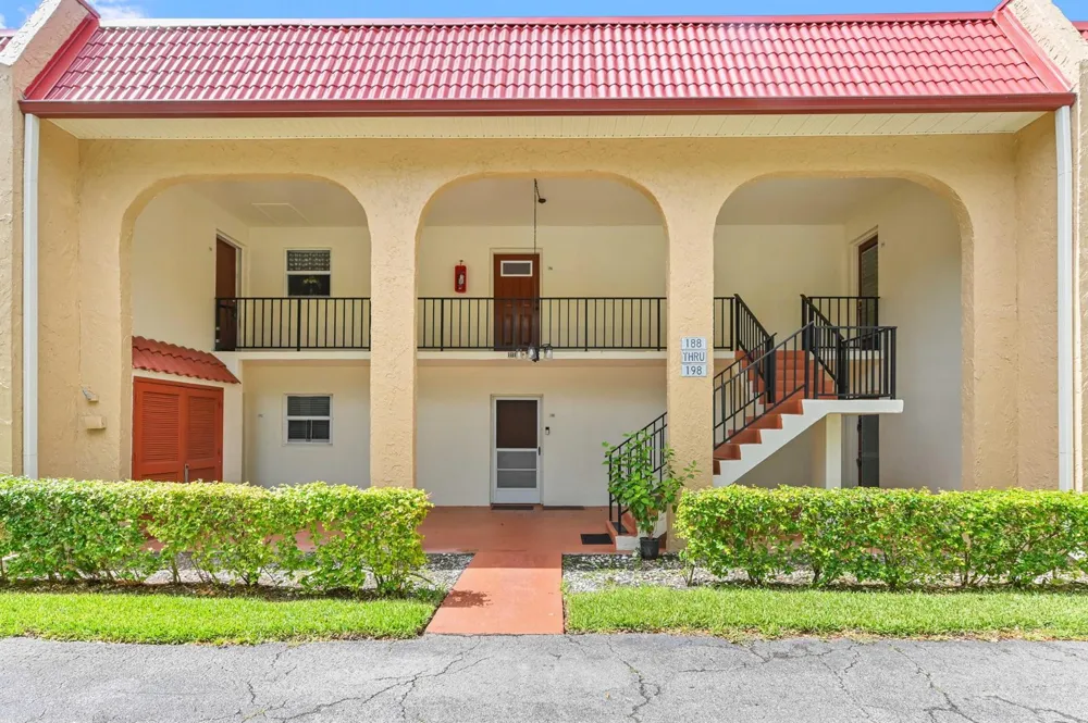 198 Lake Frances Drive #198 West Palm Beach, FL 33411