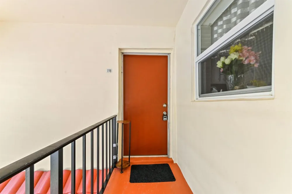 198 Lake Frances Drive #198 West Palm Beach, FL 33411