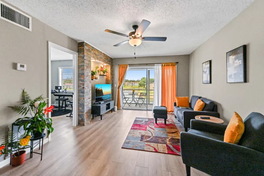 198 Lake Frances Drive #198 West Palm Beach, FL 33411