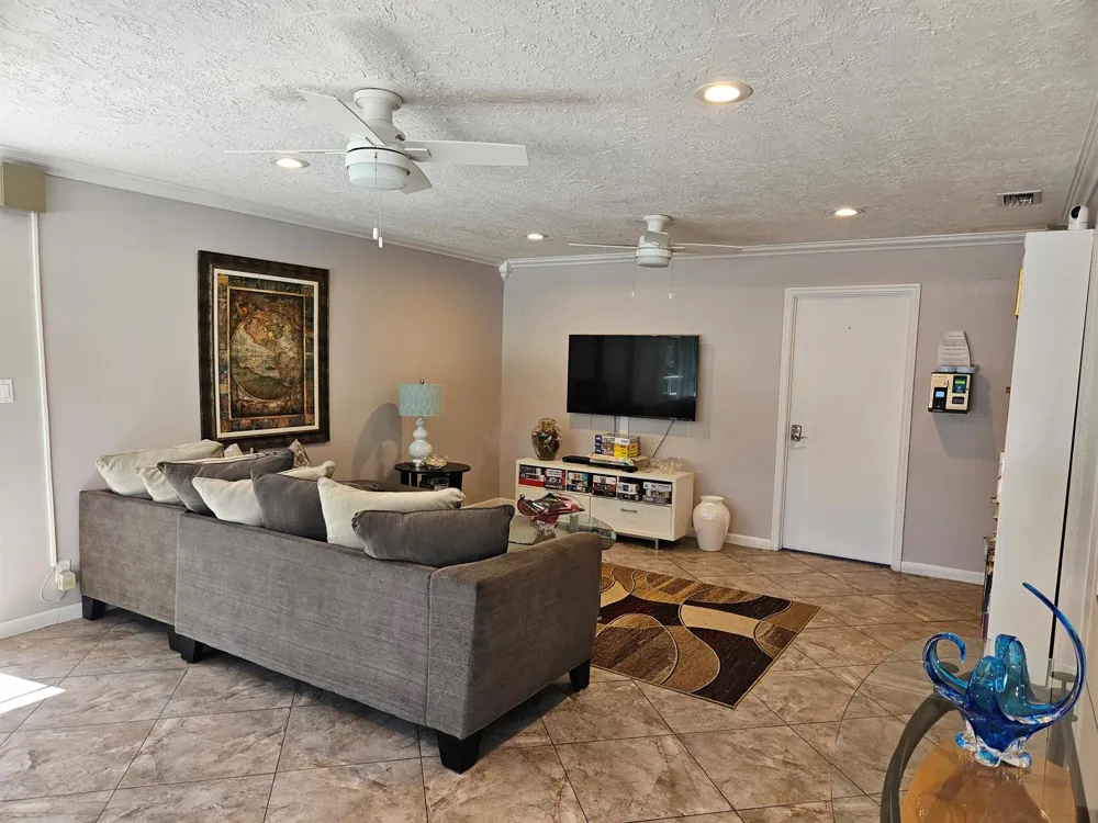669 W OAKLAND PARK BOULEVARD W #205B Oakland Park, FL 33311
