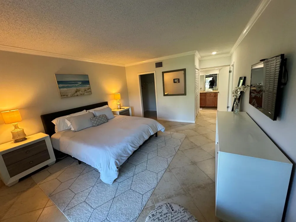 11863 Wimbledon Circle #401 Wellington, FL 33414