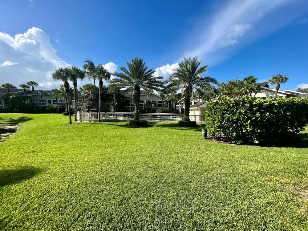 11863 Wimbledon Circle #401 Wellington, FL 33414