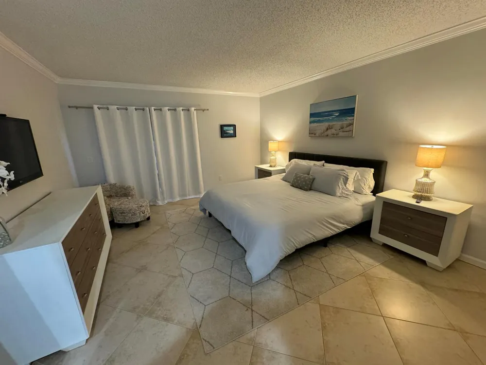 11863 Wimbledon Circle #401 Wellington, FL 33414