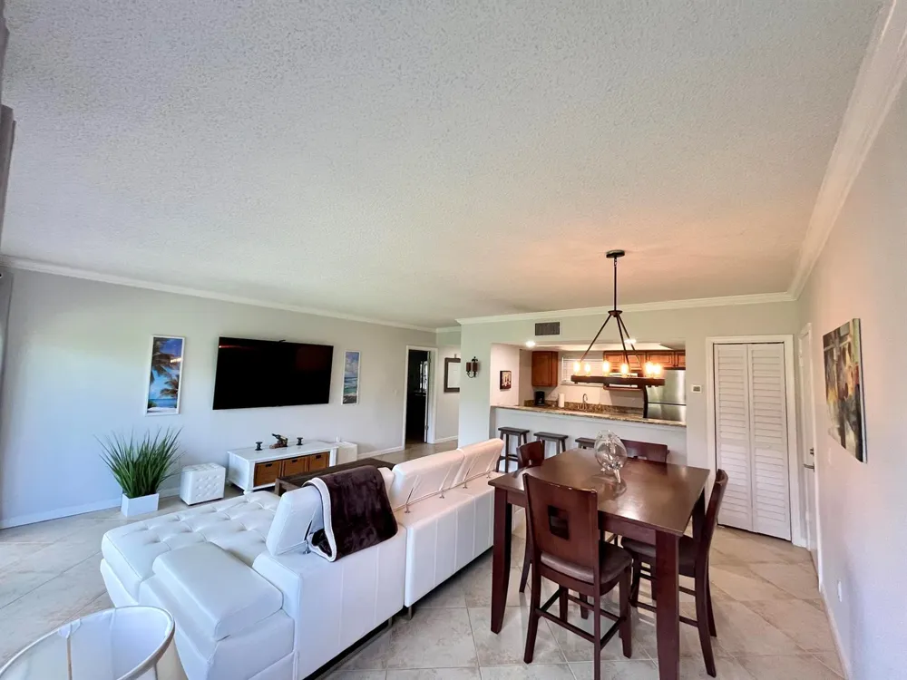 11863 Wimbledon Circle #401 Wellington, FL 33414