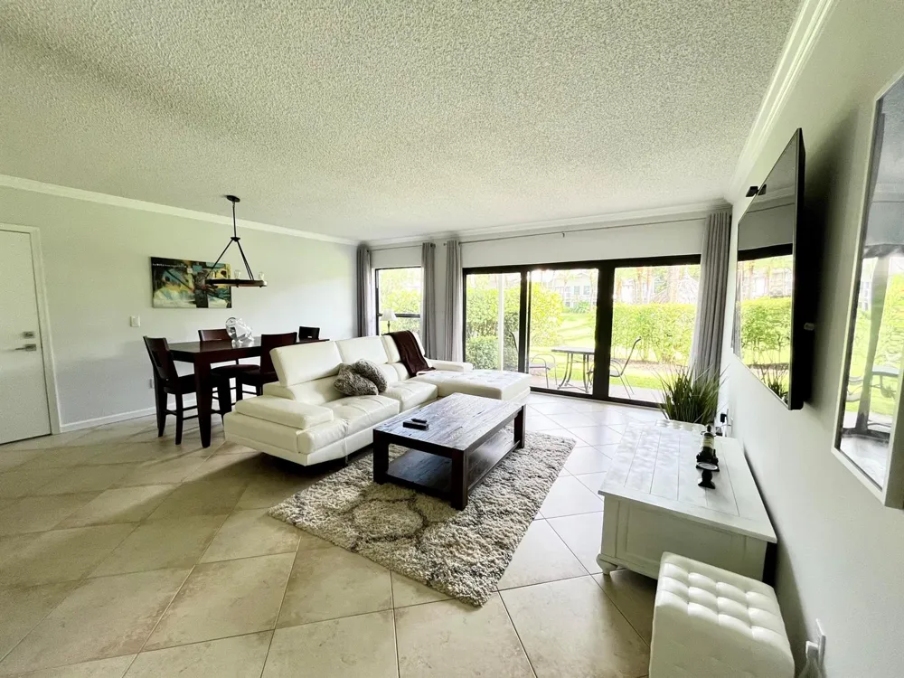 11863 Wimbledon Circle #401 Wellington, FL 33414