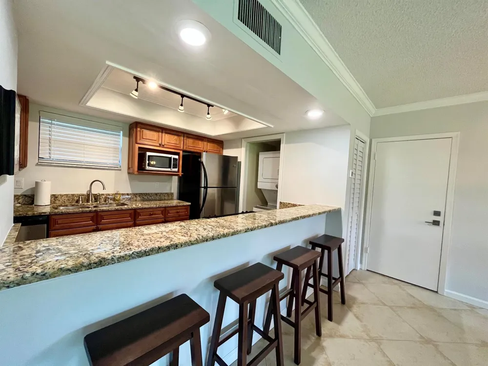 11863 Wimbledon Circle #401 Wellington, FL 33414
