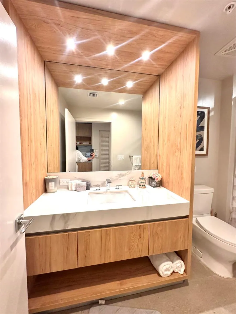 11 NE 6th Street #2606 Miami, FL 33132