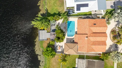 2557 SW 14TH COURT
