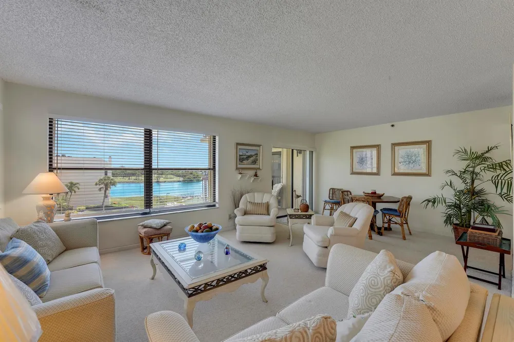 372 Golfview Road #403 North Palm Beach, FL 33408