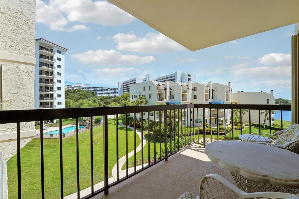 372 Golfview Road #403 North Palm Beach, FL 33408