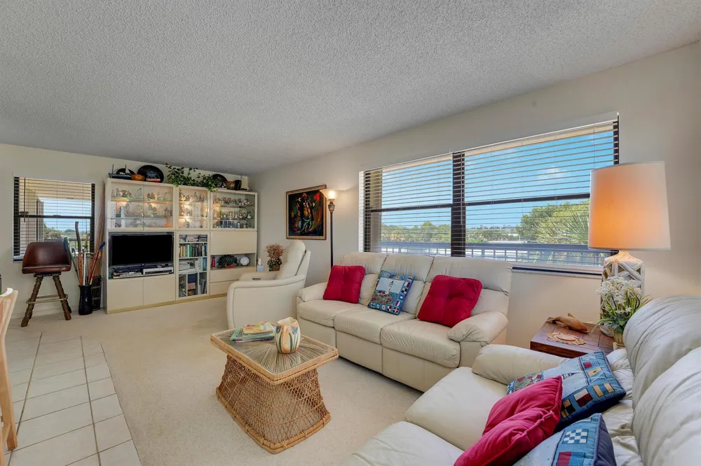 372 Golfview Road #403 North Palm Beach, FL 33408