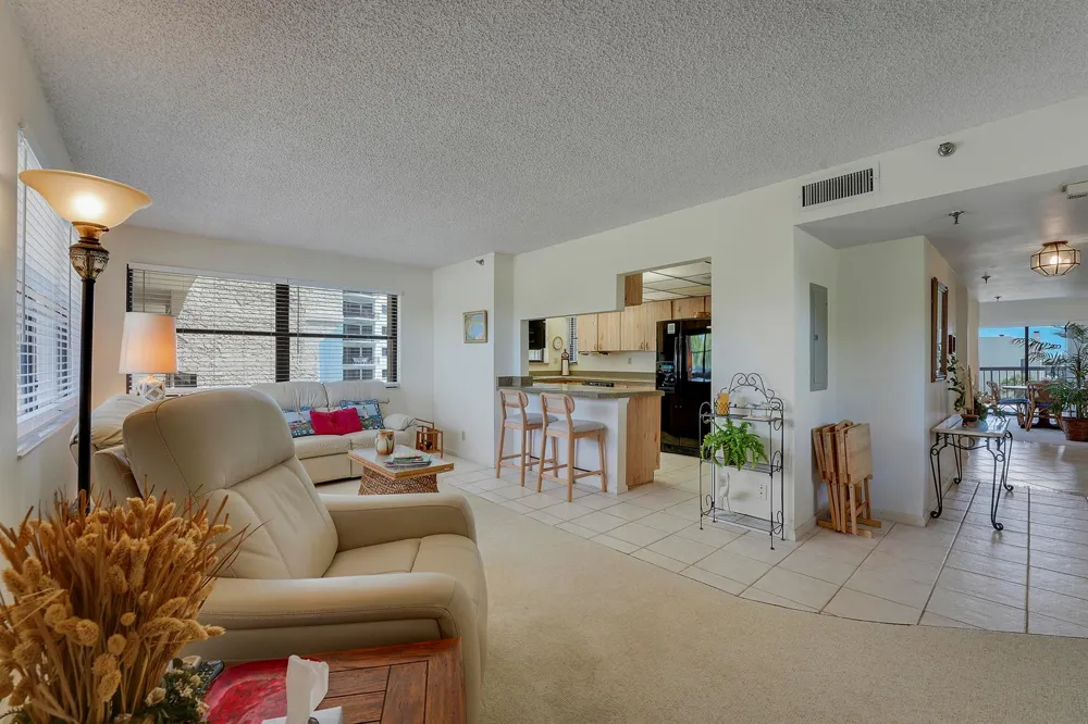 372 Golfview Road #403 North Palm Beach, FL 33408