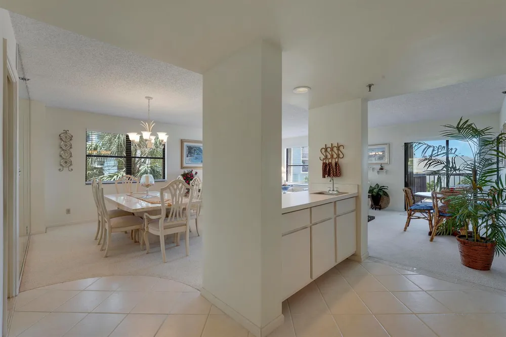 372 Golfview Road #403 North Palm Beach, FL 33408