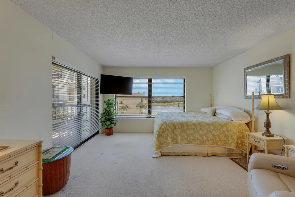 372 Golfview Road #403 North Palm Beach, FL 33408