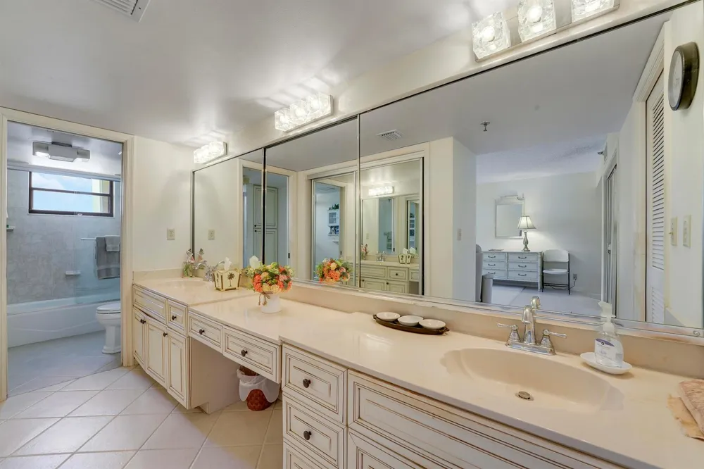 372 Golfview Road #403 North Palm Beach, FL 33408
