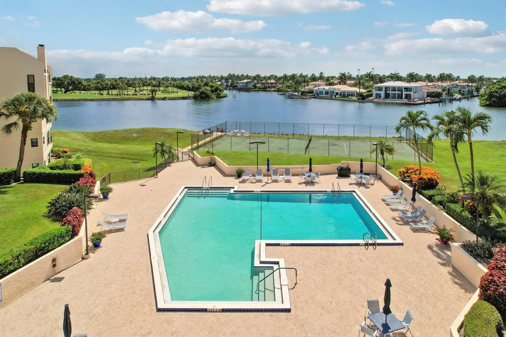 372 Golfview Road #403 North Palm Beach, FL 33408