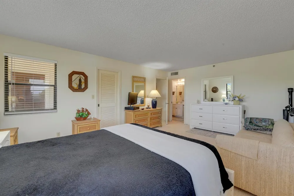 372 Golfview Road #403 North Palm Beach, FL 33408