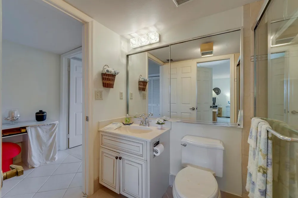 372 Golfview Road #403 North Palm Beach, FL 33408