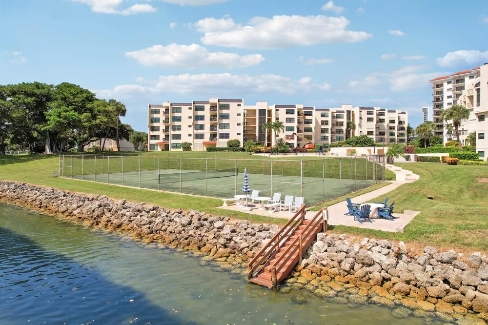 372 Golfview Road #403 North Palm Beach, FL 33408