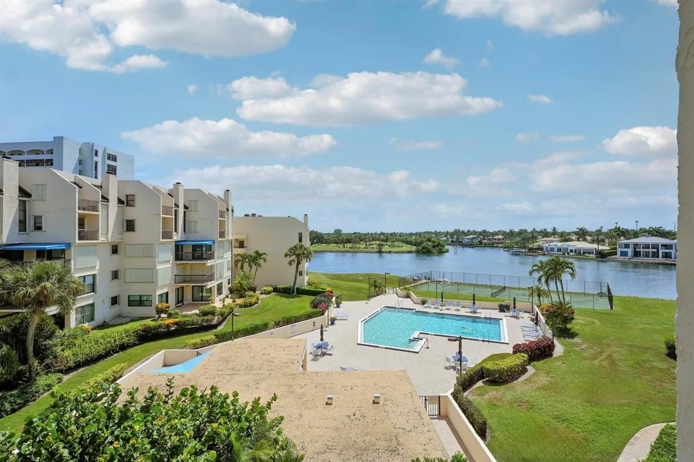 372 Golfview Road #403 North Palm Beach, FL 33408