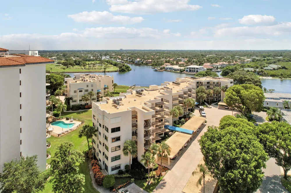372 Golfview Road #403 North Palm Beach, FL 33408