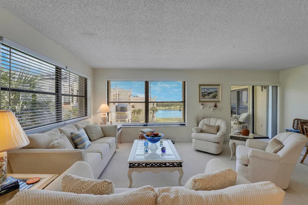 372 Golfview Road #403 North Palm Beach, FL 33408