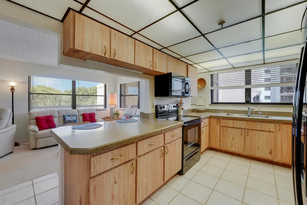 372 Golfview Road #403 North Palm Beach, FL 33408