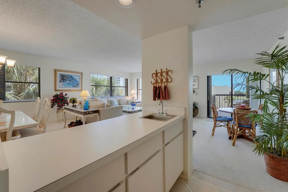 372 Golfview Road #403 North Palm Beach, FL 33408
