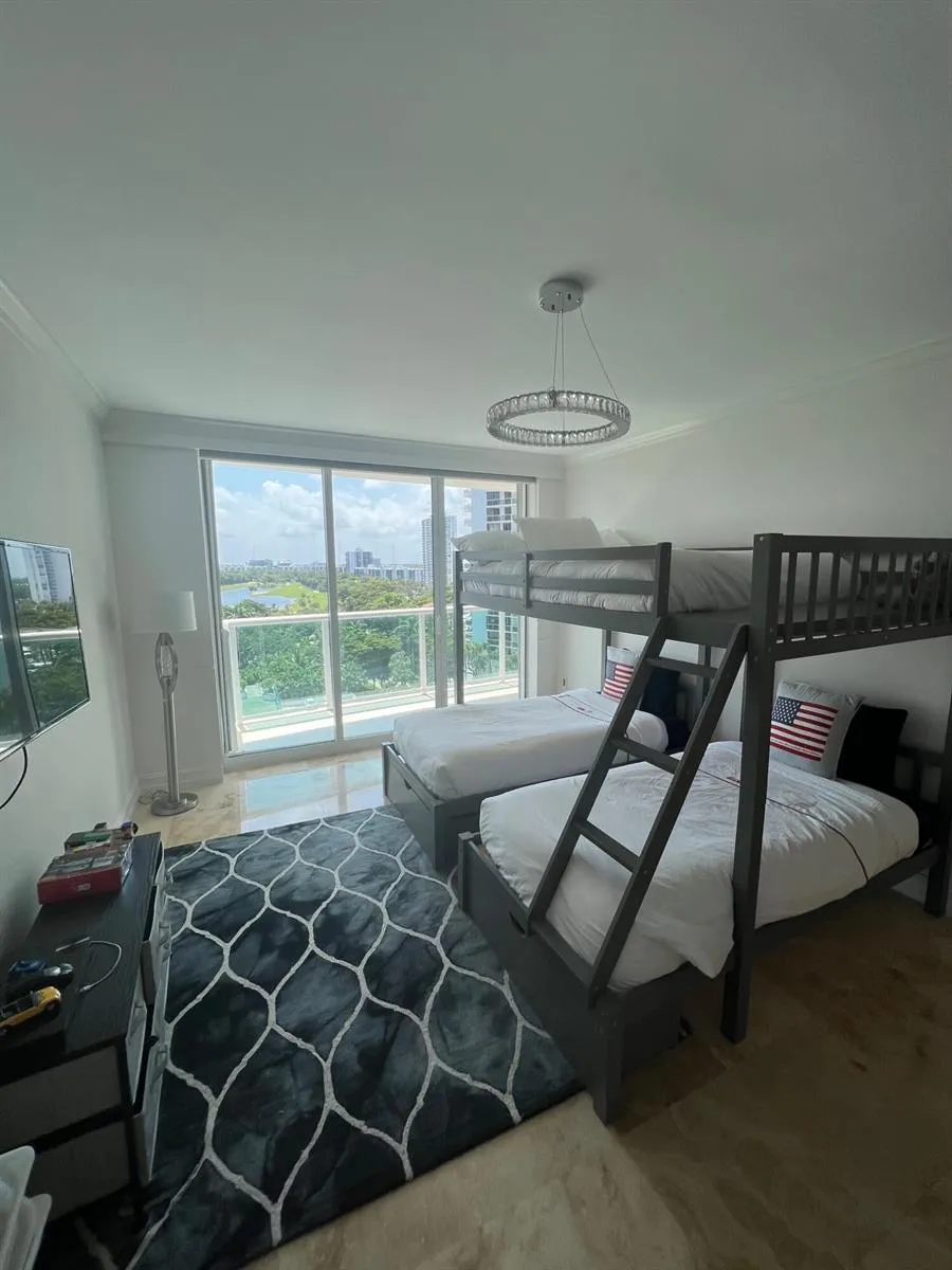 20201 E Country Club Drive #1009 Aventura, FL 33180