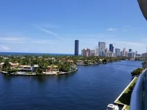 20201 E Country Club Drive #1009 Aventura, FL 33180