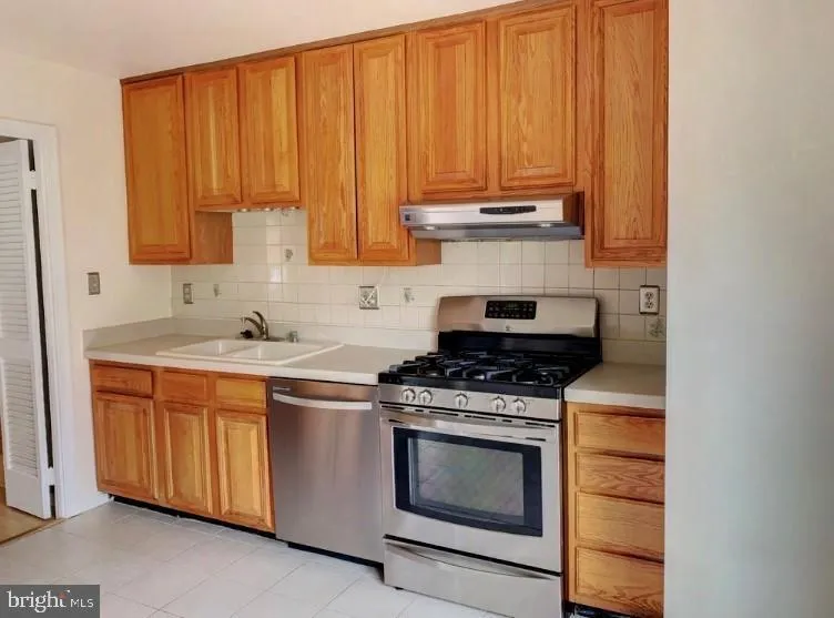 2321 BEDFORDSHIRE CIRCLE Reston, VA 20191