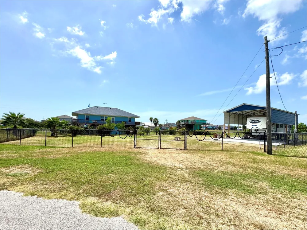 915 W Verdia Drive Crystal Beach, TX 77650