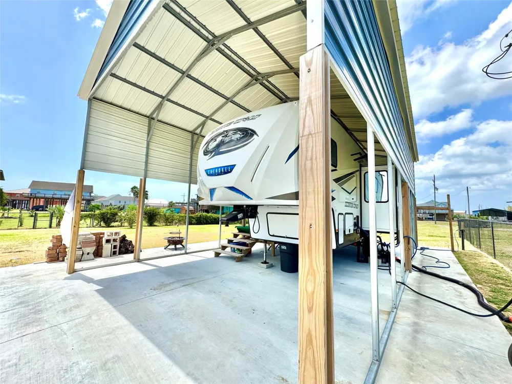 915 W Verdia Drive Crystal Beach, TX 77650