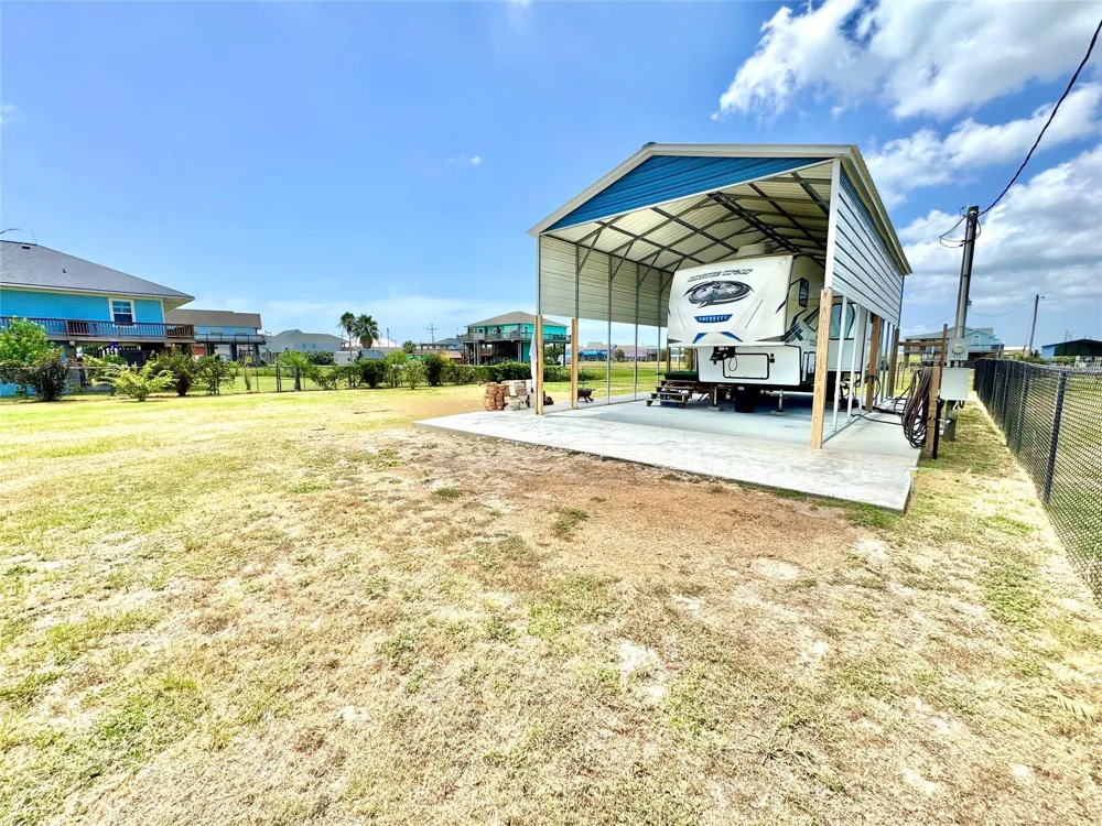 915 W Verdia Drive Crystal Beach, TX 77650