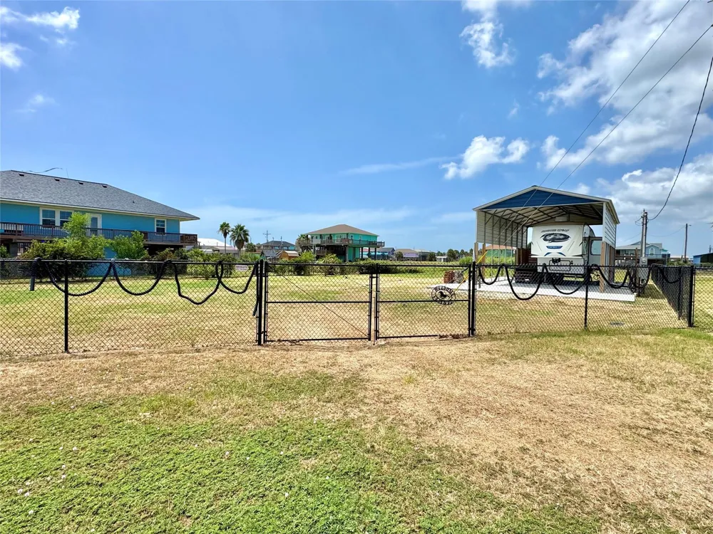 915 W Verdia Drive Crystal Beach, TX 77650