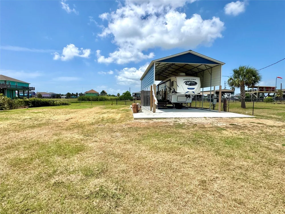 915 W Verdia Drive Crystal Beach, TX 77650