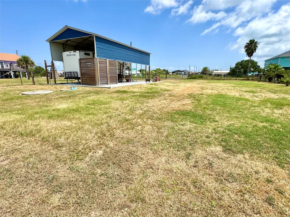 915 W Verdia Drive Crystal Beach, TX 77650
