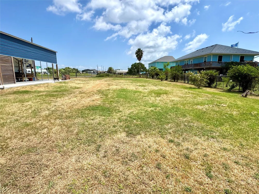 915 W Verdia Drive Crystal Beach, TX 77650