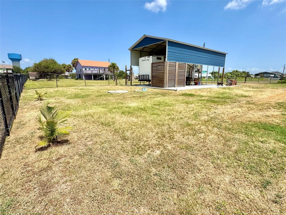 915 W Verdia Drive Crystal Beach, TX 77650